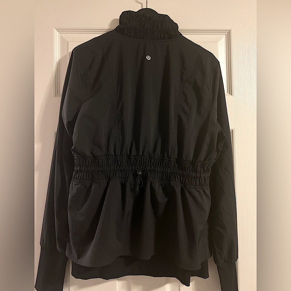 Lululemon Sights Seen Jacket in Black- Size 12